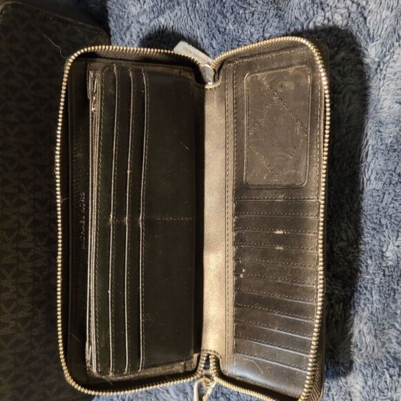 2 PC Michael Kors Charlotte Large Tote with Wallet - Picture 6 of 10